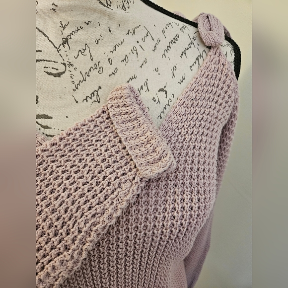 Ivy & Main, Small, Sweater pink, split w/tied shoulders, very nice - Picture 6 of 7